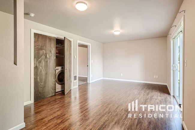Building Photo - 417 4th Ave S