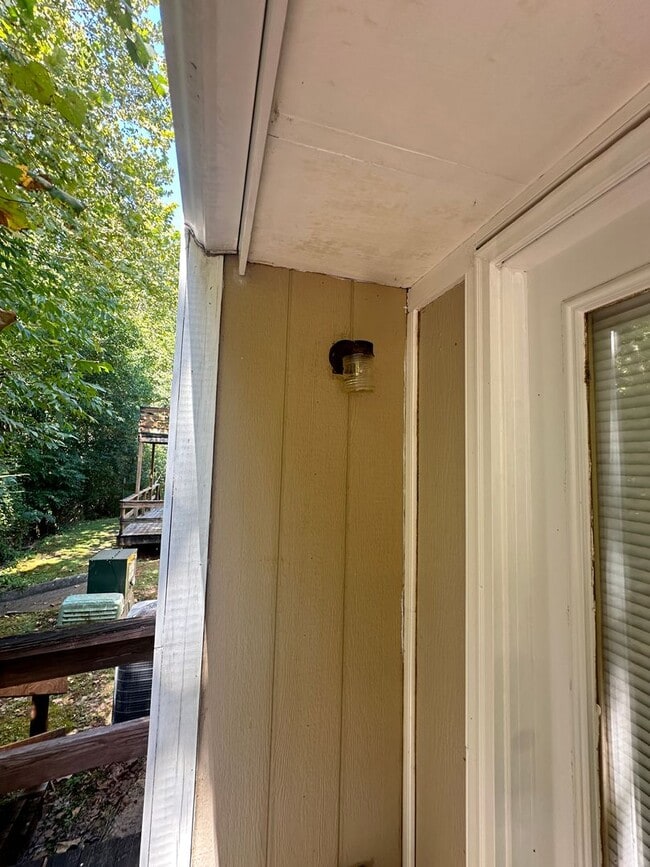 Building Photo - Briarwood West!!!  1/2 OFF FIRST MONTH REN...