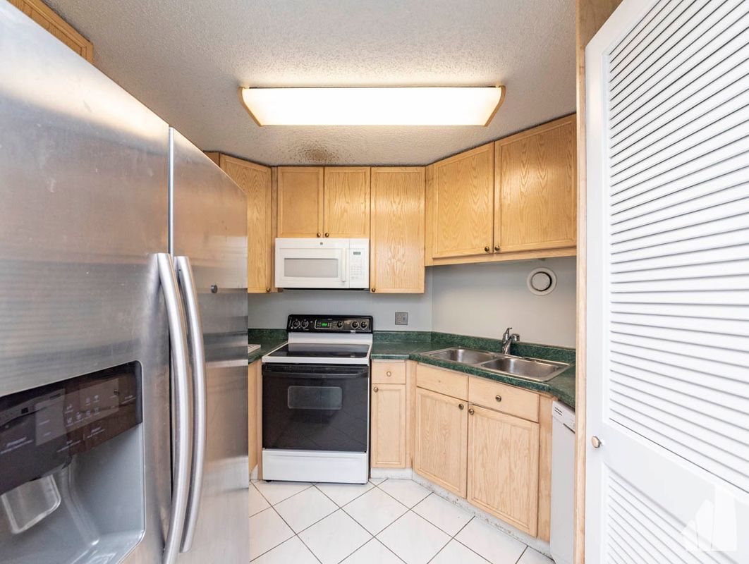 Building Photo - 195 N Harbor Dr