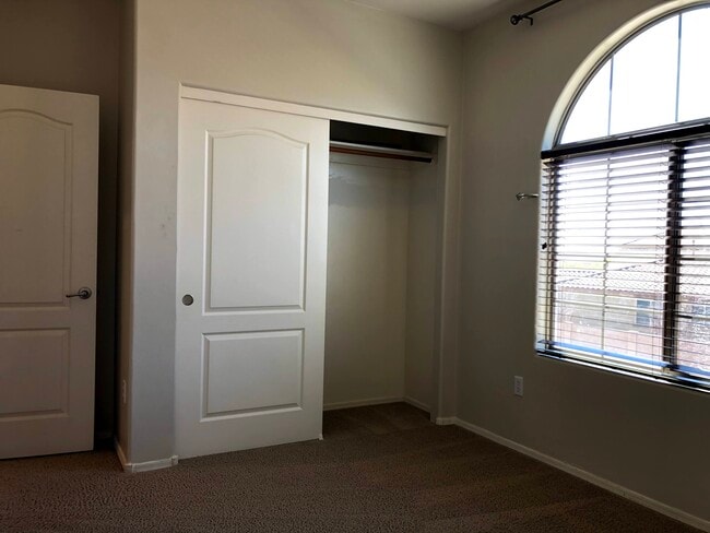 Building Photo - 12866 Bloomington Loop