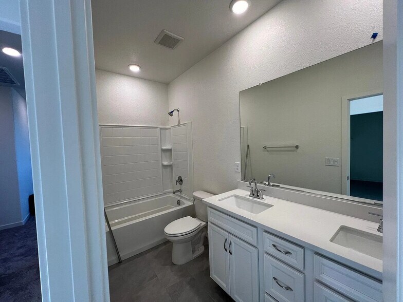 Building Photo - 3050 Lupita Pepper Walk