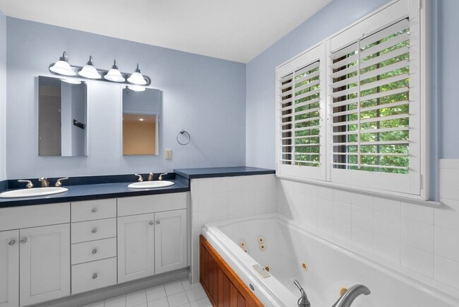 Building Photo - 3 Bed 3.5 Bath - Rockville Townhome - 2 Ca...