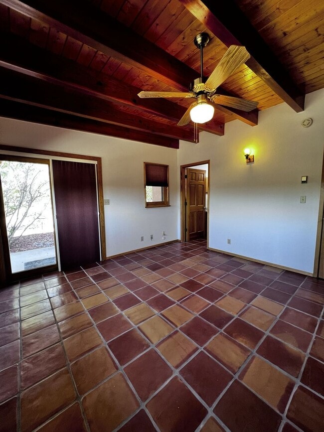 Building Photo - 5 Oriente Ct