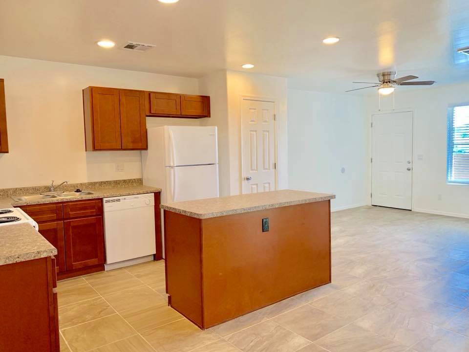 Building Photo - 10402 N 9th Ave