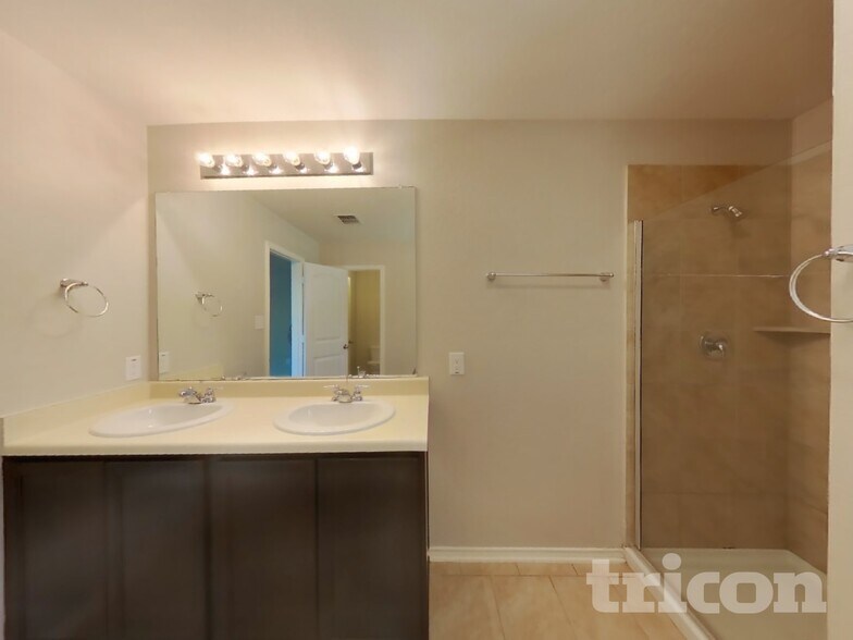 Building Photo - 2023 Emerald Edge