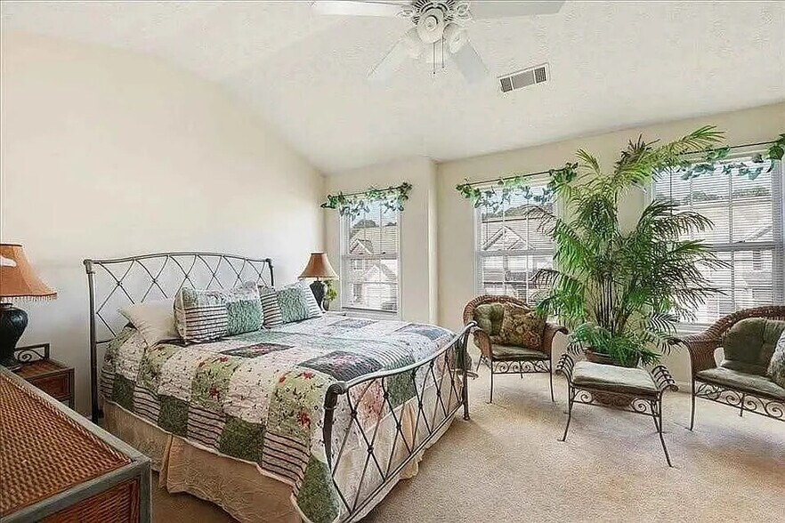 Building Photo - Room in Townhome on Kentmere Dr