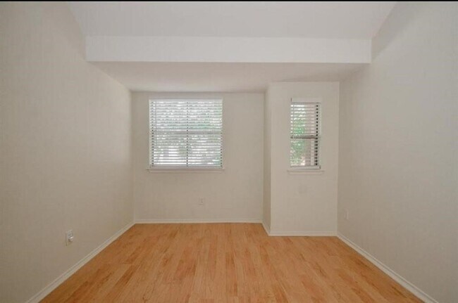 Building Photo - 1103 Dulles Ave