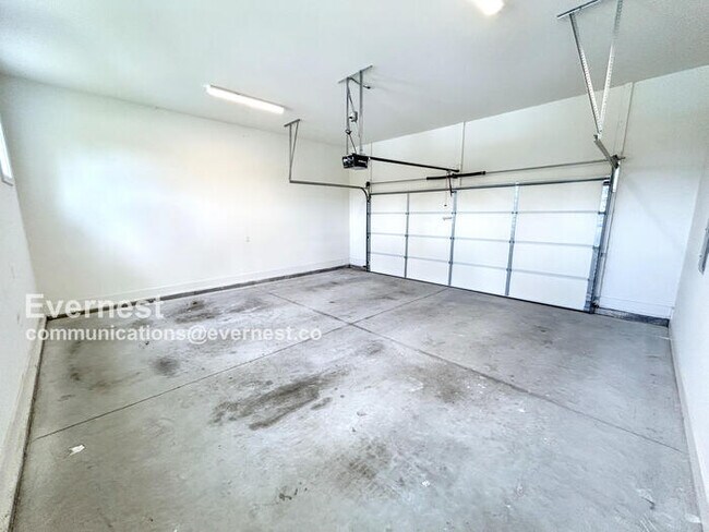 Building Photo - 3320 John Mallette Dr