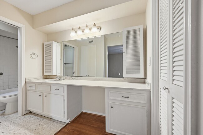 Building Photo - 2727 Briarhurst Dr