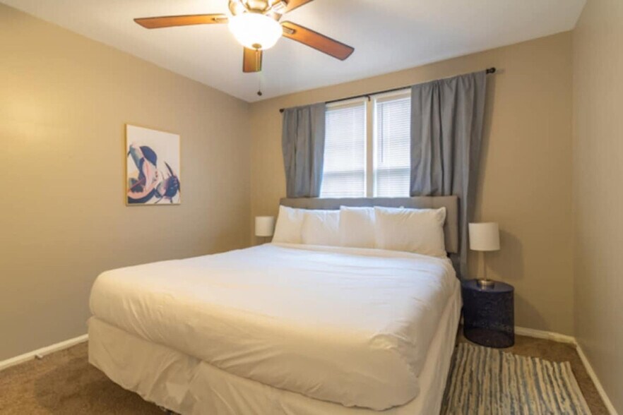 Building Photo - 3912 Crestview Dr