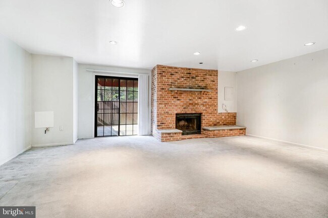 Building Photo - 3964 Rosebay Ct