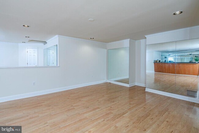 Building Photo - 497 Christopher Dr