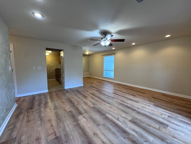 Building Photo - 5572 Magnolia Terrace