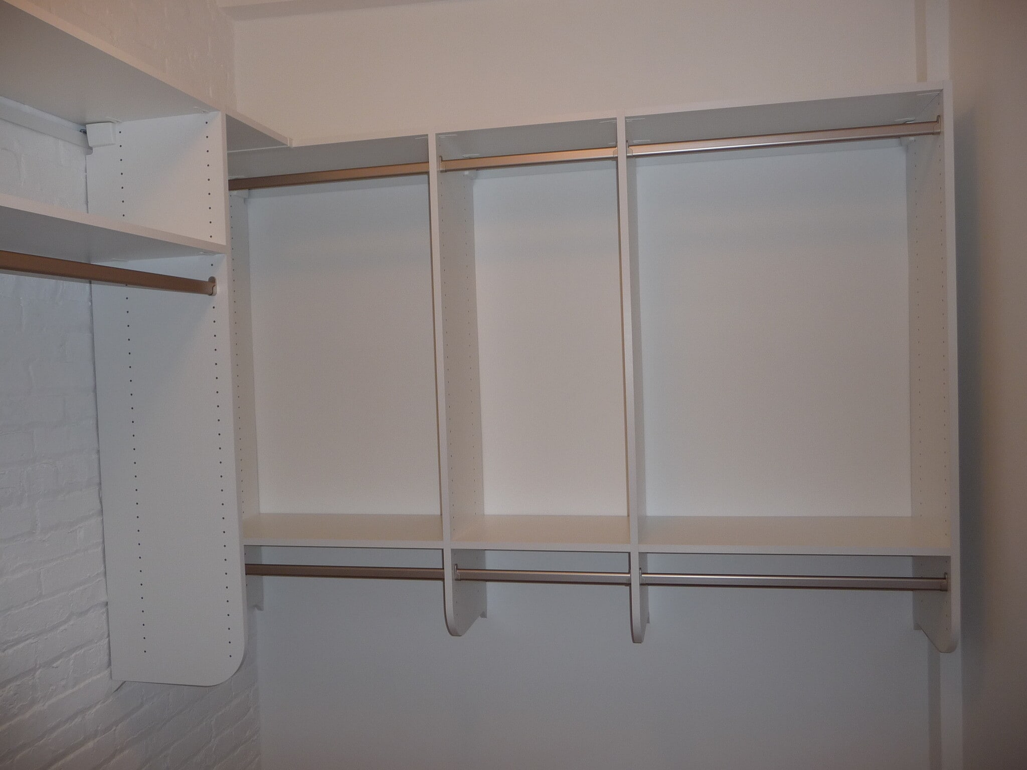 Walk in Closet - 2318 W Diversey Ave