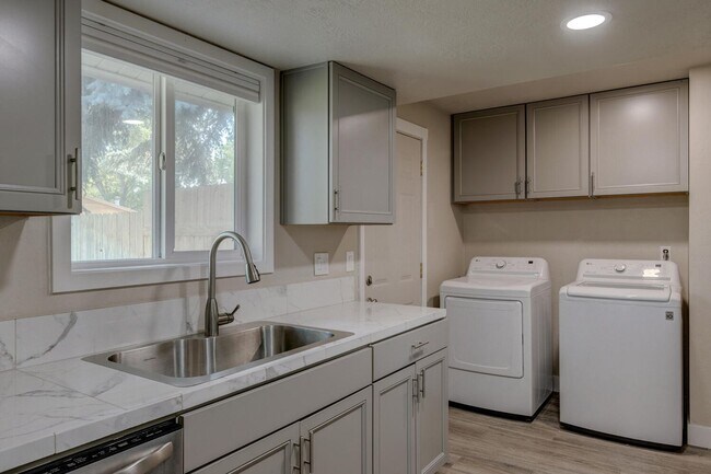 Building Photo - Streamside Duplex - Harvey Anderson