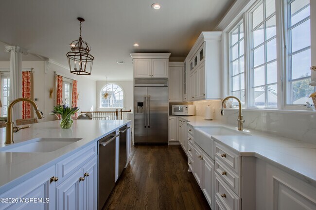 Building Photo - 207 Monmouth Ave