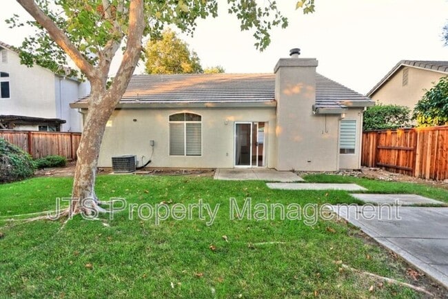 Building Photo - 3112 Gennaker Way