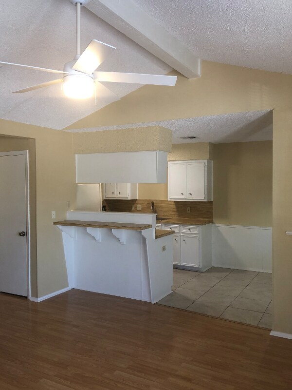 Building Photo - 702 Ranch Rd
