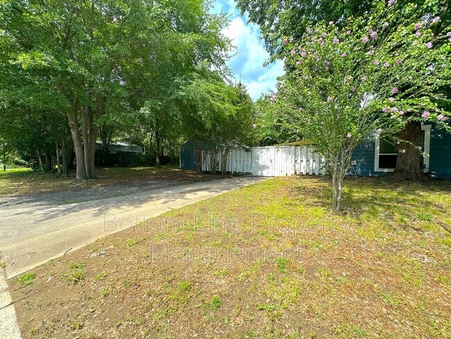Building Photo - 11824 Larkridge Ct