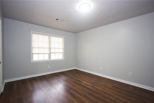 Building Photo - 3252 Inez Dr