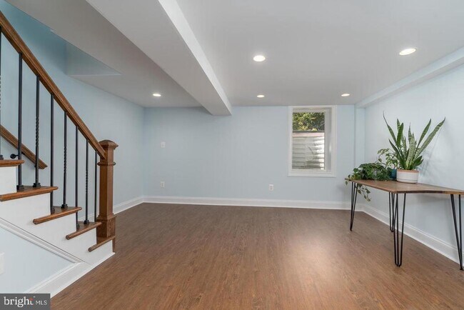 Building Photo - 1147 Colonial Ave