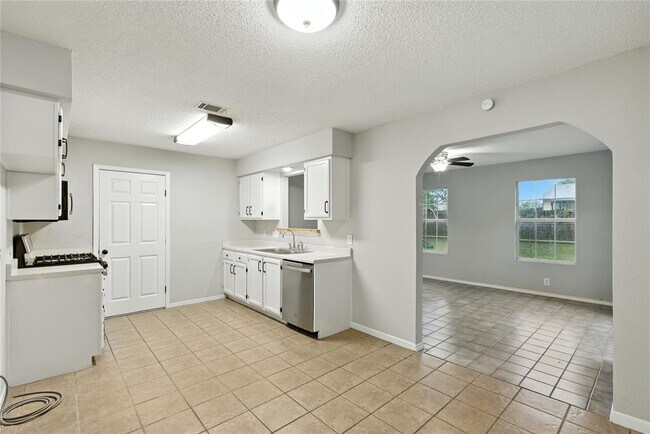 Building Photo - 4103 Koala Dr