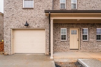 Building Photo - 809/811 Rodeo Lane