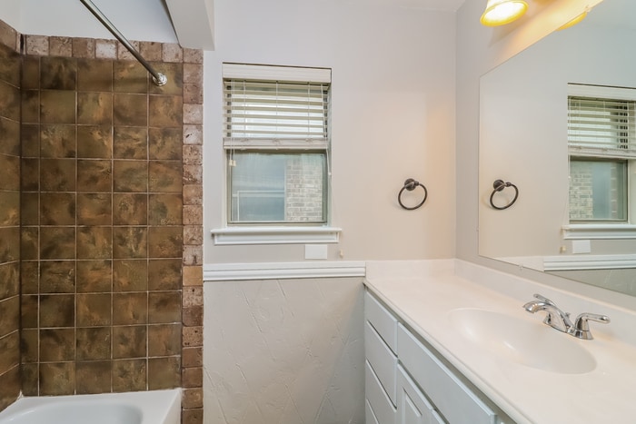 Building Photo - 330 Spyglass Dr