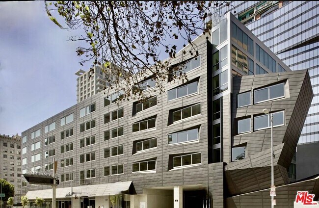 Building Photo - 901 Flower St