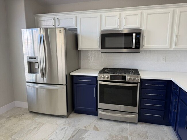 Building Photo - STUNNING 3BD/2BA SINGLE STORY BEAUTY IN THE HEART OF THE SOUTHWEST!!  **GORGEOUSLY REMODELED!! **...