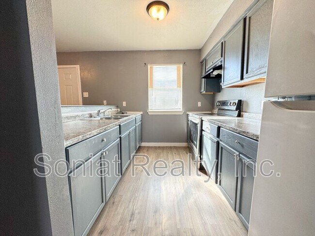 Building Photo - 7760A N Coronet Court