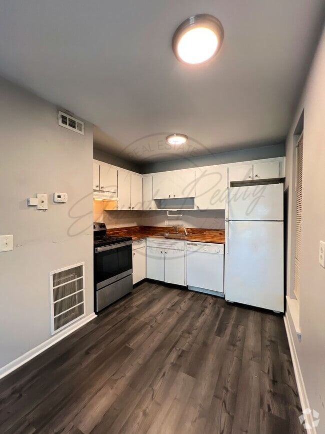 Building Photo - One Bedroom Condo, FIRST FLOOR, Assigned P...