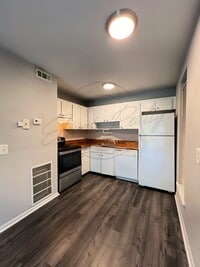 Building Photo - One Bedroom Condo, FIRST FLOOR, Assigned P...