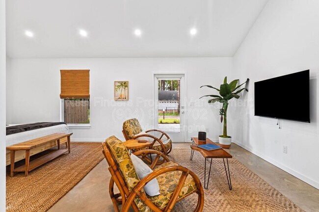 Building Photo - 581 Hazel St