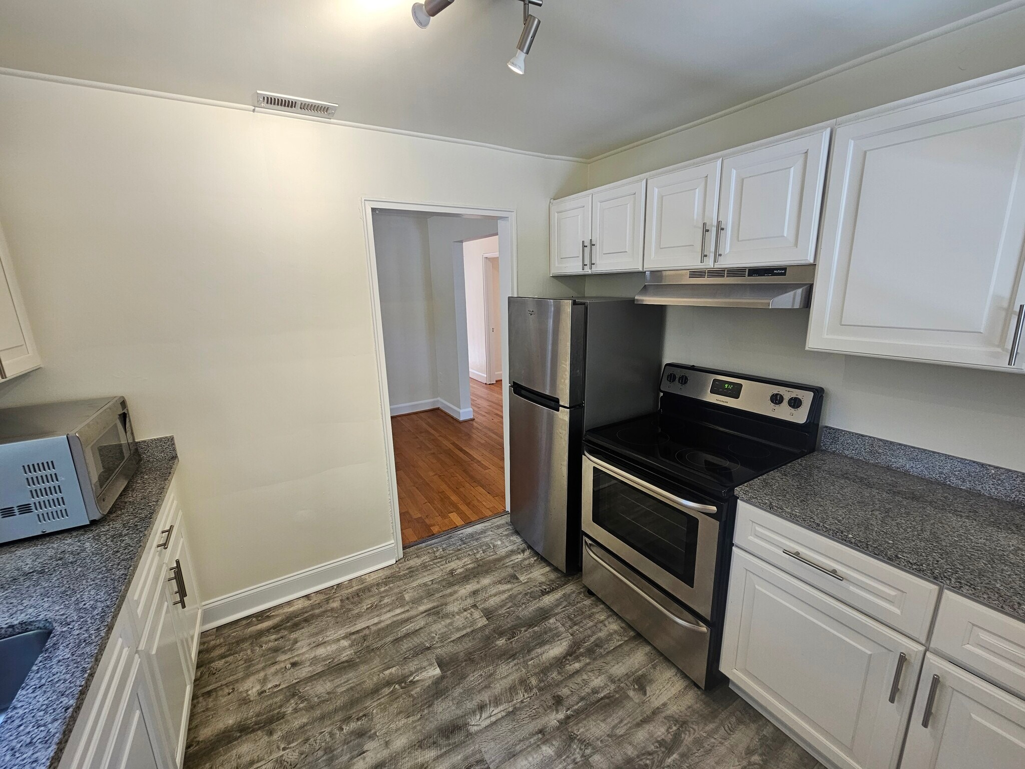 Kitchen - 210 Granby Park