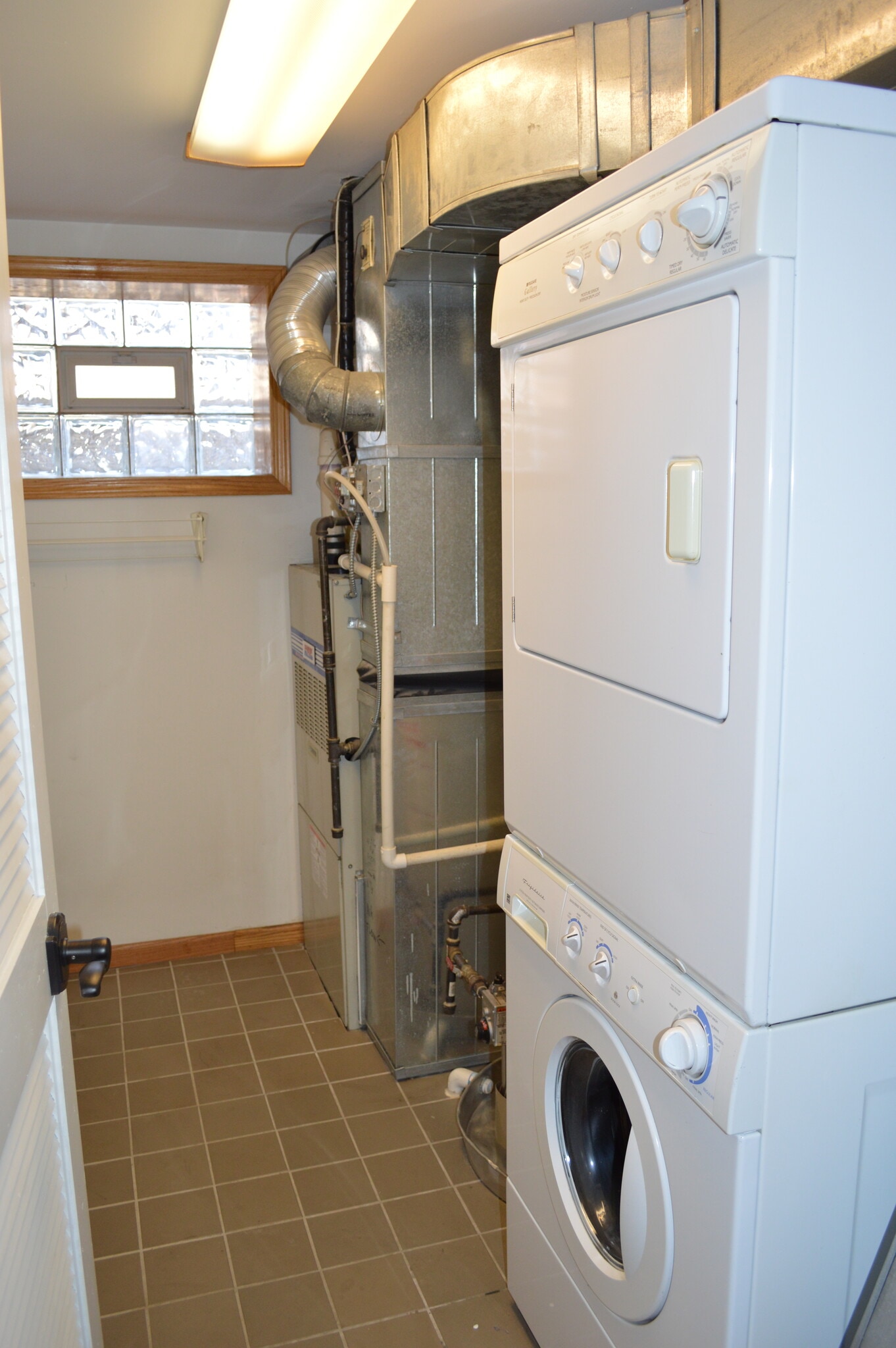 Laundry Room - 1823-2 N Clybourn Ave