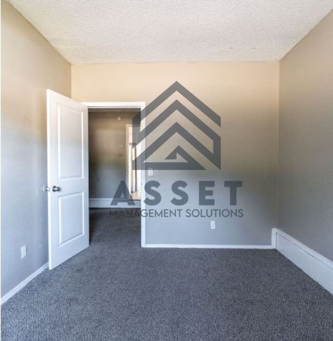 Building Photo - 9316 NE Stardust Ln