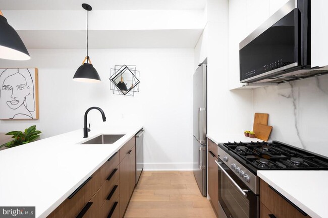 Building Photo - 1316 8th St NW