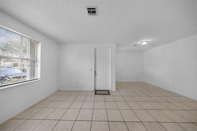 Building Photo - 951 NE 42nd Terrace