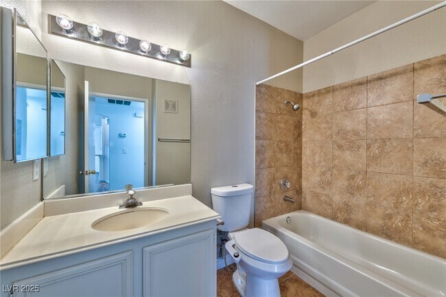 Building Photo - 2201 Ramsgate Dr