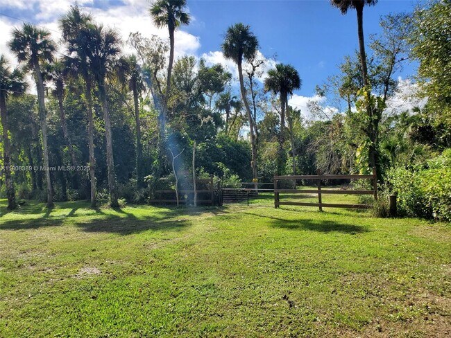 Building Photo - 671 Live Oak Ln