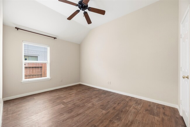 Building Photo - 11619 Cedarvale Ln