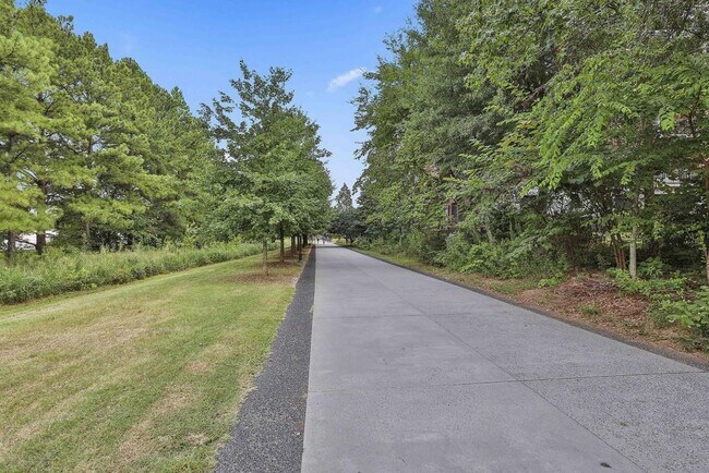 Building Photo - 675 Greenwood Ave NE