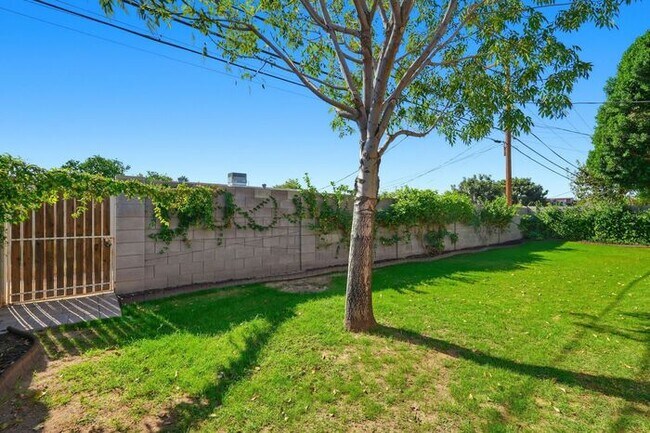 Building Photo - Modern 4 Bedroom, 3 Bathroom Home