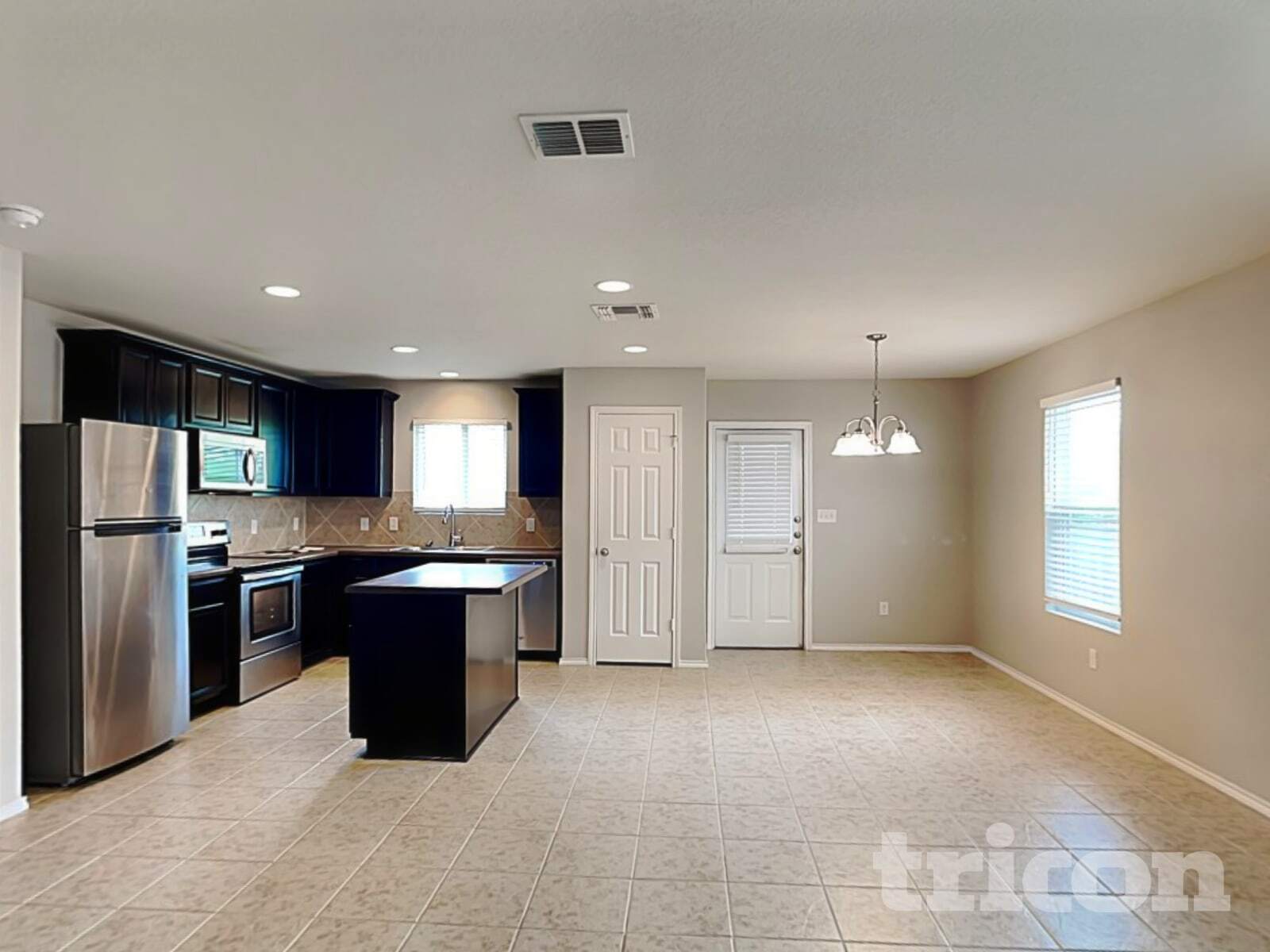 Building Photo - 10607 Noble Canyon