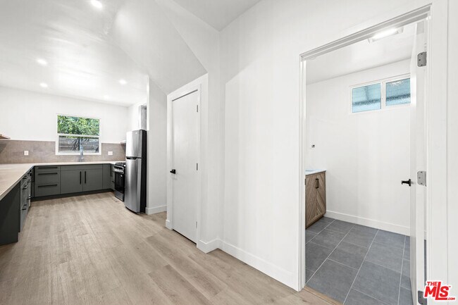 Building Photo - 1246 N Formosa Ave