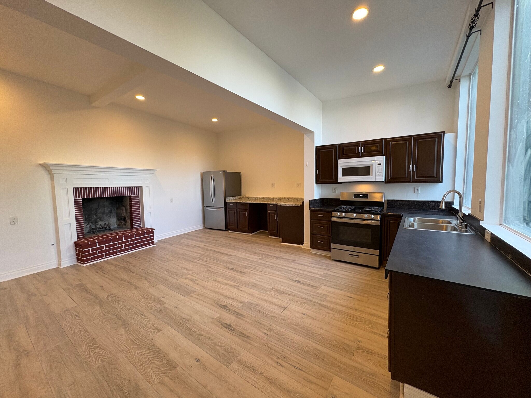 Building Photo - 1402 San Remo Dr