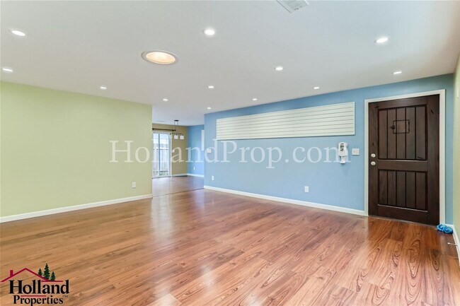Building Photo - Gorgeous 3 Bedroom Home with SwimSpa Avail...