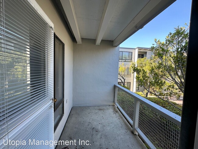 Building Photo - Studio, 1 bath House - 8 Admiral Drive #341