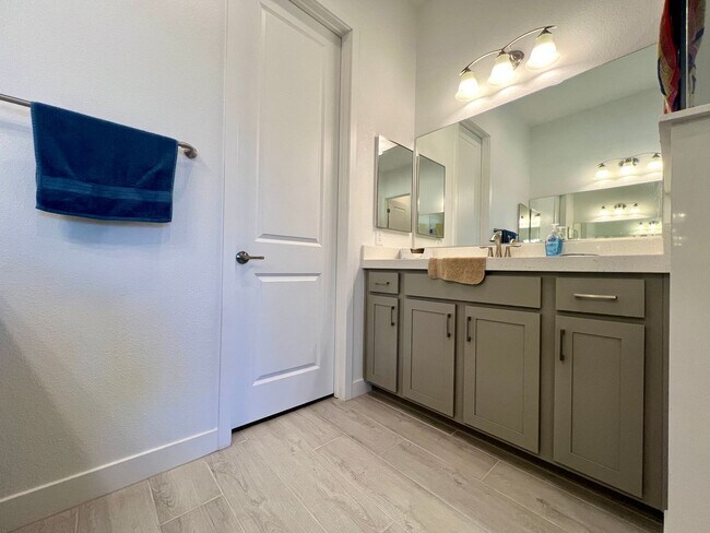 Building Photo - Immaculate 3 Bedroom Furnished Smart Home in Lake Las Vegas – A Tranquil Desert Oasis